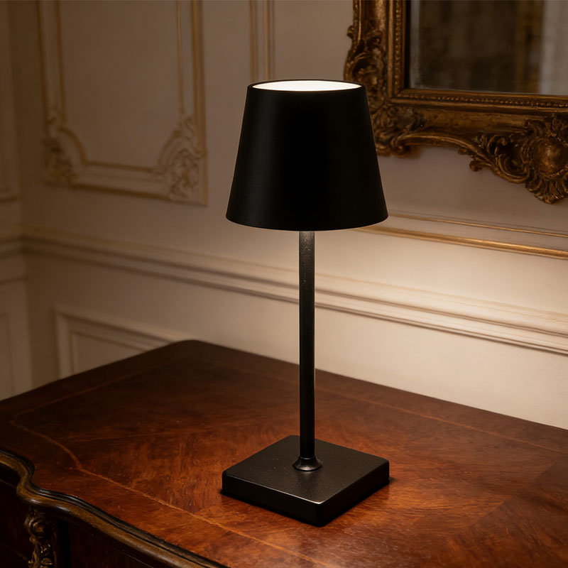 Cette lampe est un objet de décoration intérieure de style américain, sans prise.